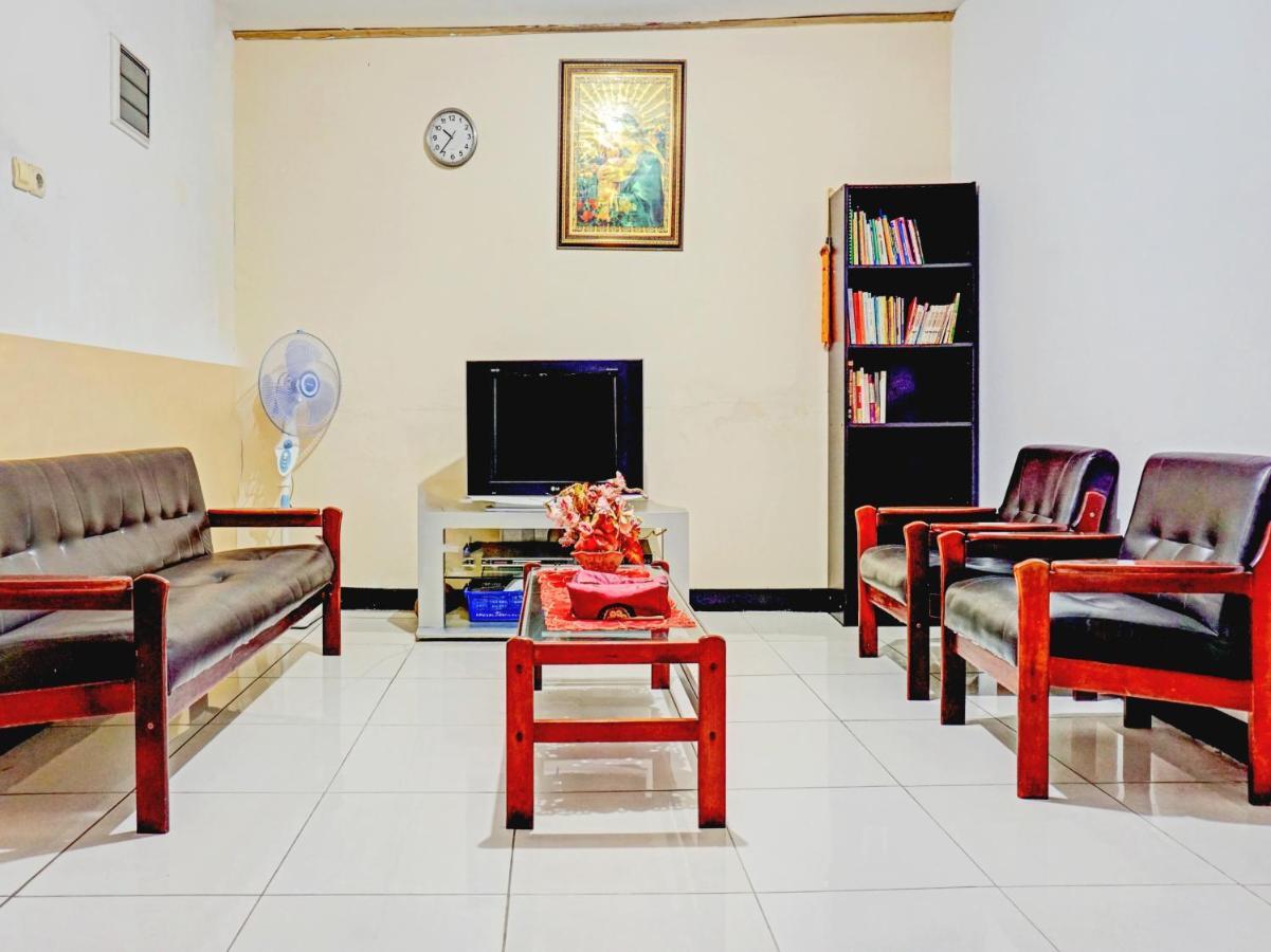 Spot On 90295 Simprug Residence Jakarta Eksteriør billede