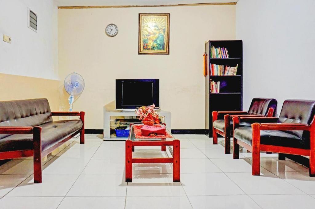 Spot On 90295 Simprug Residence Jakarta Eksteriør billede